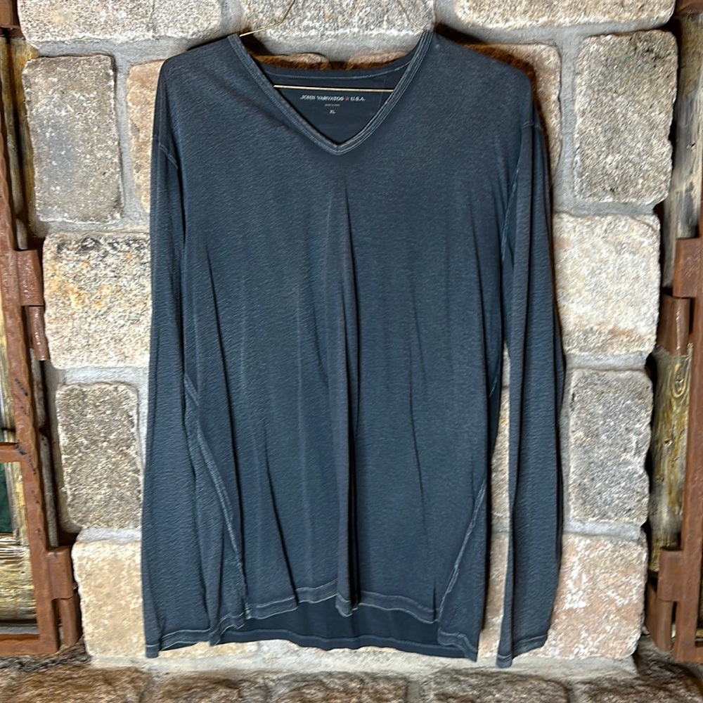 Men’s John Varvatos Star USA along sleeve t shirt. XL